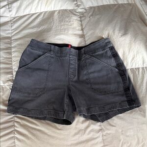 Slimming Spanx shorts w front and back pockets